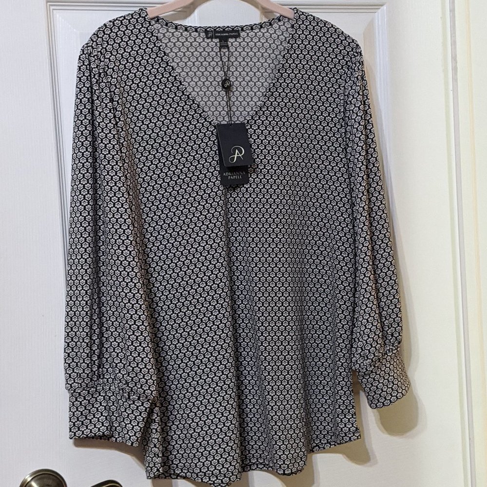 ADRIANNA PAPELL V-NECK 3/4 PUFF SLEEVE TOP